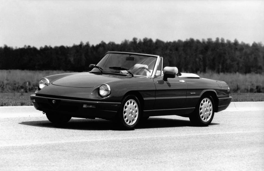  Alfa Romeo Spider Veloce (115.A1) 1990 года  (NA) (фото 4 из 7)